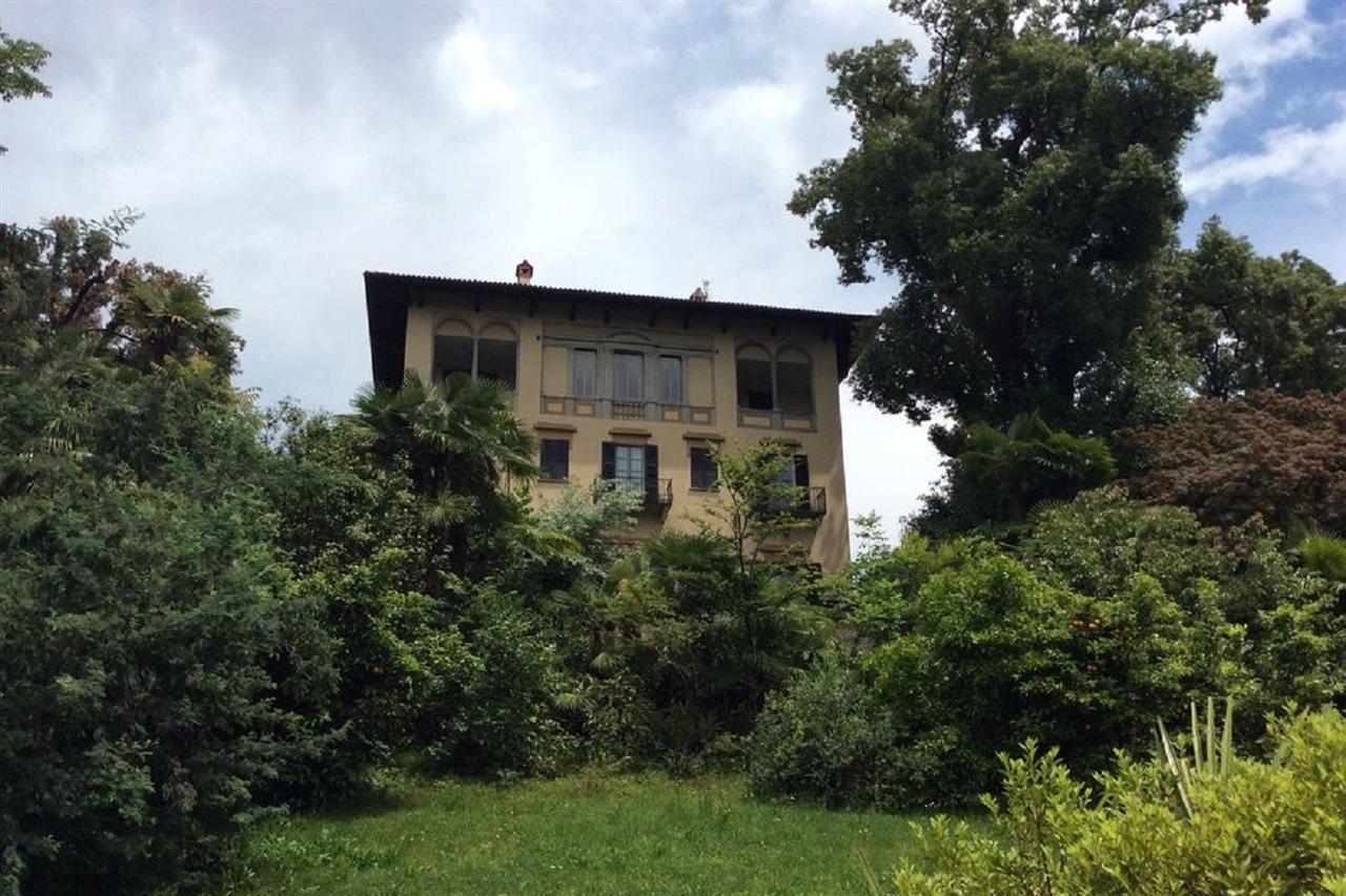 Hotel Villa Della Quercia แวร์บาเนีย ภายนอก รูปภาพ