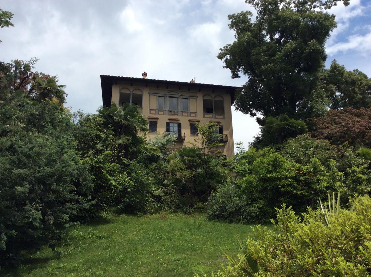 Hotel Villa Della Quercia แวร์บาเนีย ภายนอก รูปภาพ