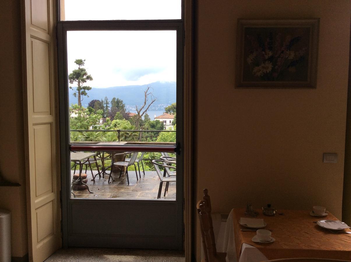Hotel Villa Della Quercia แวร์บาเนีย ภายนอก รูปภาพ