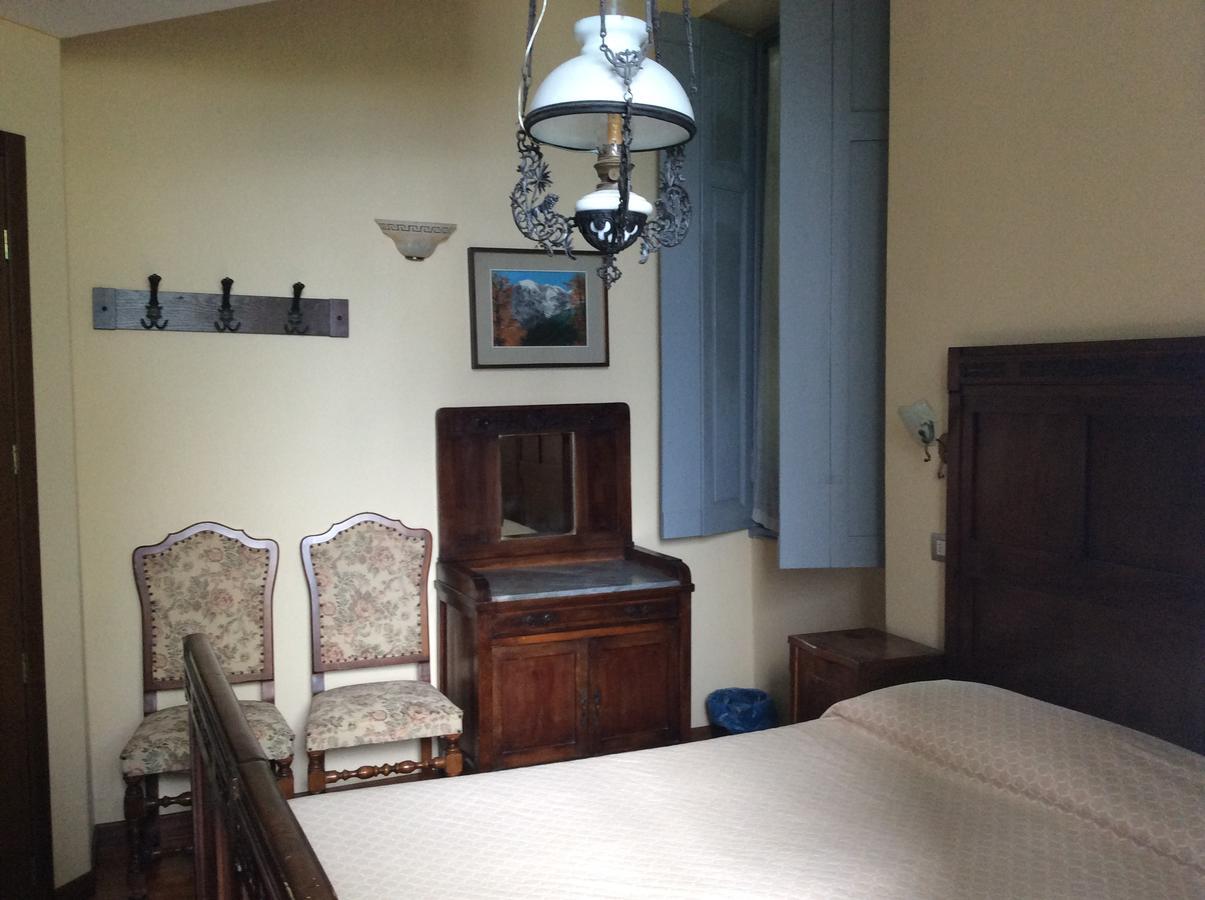 Hotel Villa Della Quercia แวร์บาเนีย ภายนอก รูปภาพ