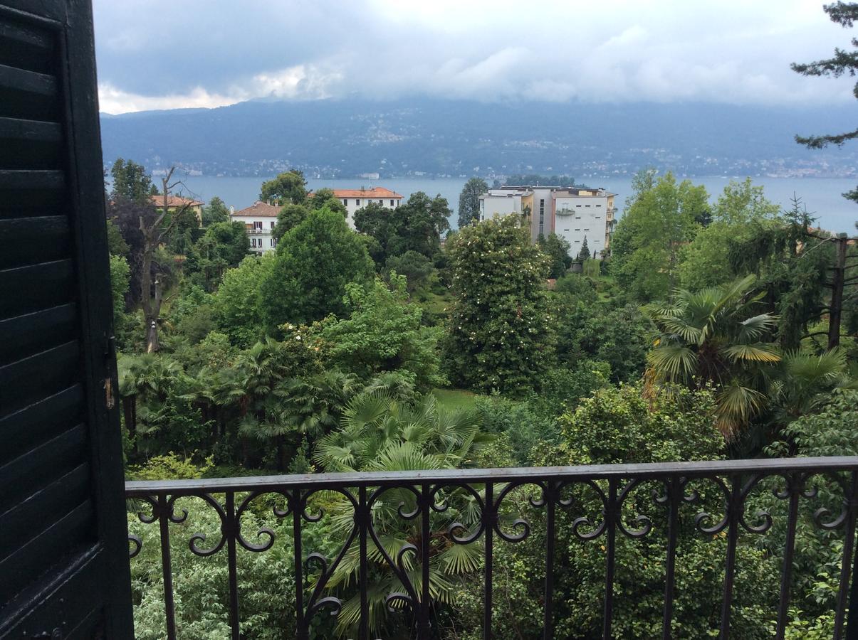Hotel Villa Della Quercia แวร์บาเนีย ภายนอก รูปภาพ