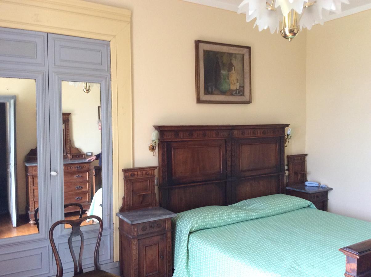 Hotel Villa Della Quercia แวร์บาเนีย ภายนอก รูปภาพ