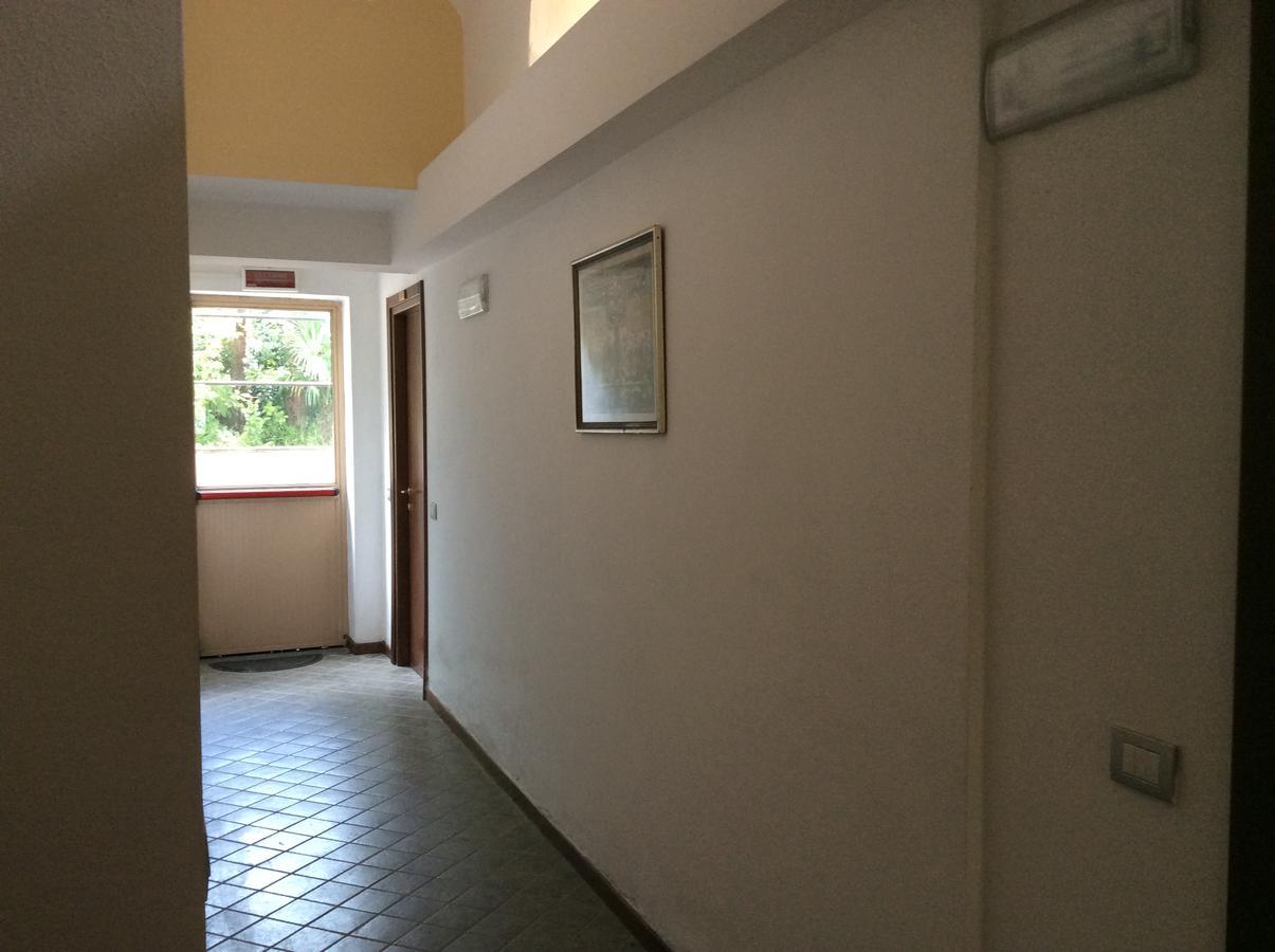 Hotel Villa Della Quercia แวร์บาเนีย ภายนอก รูปภาพ