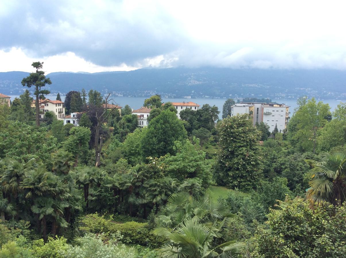 Hotel Villa Della Quercia แวร์บาเนีย ภายนอก รูปภาพ