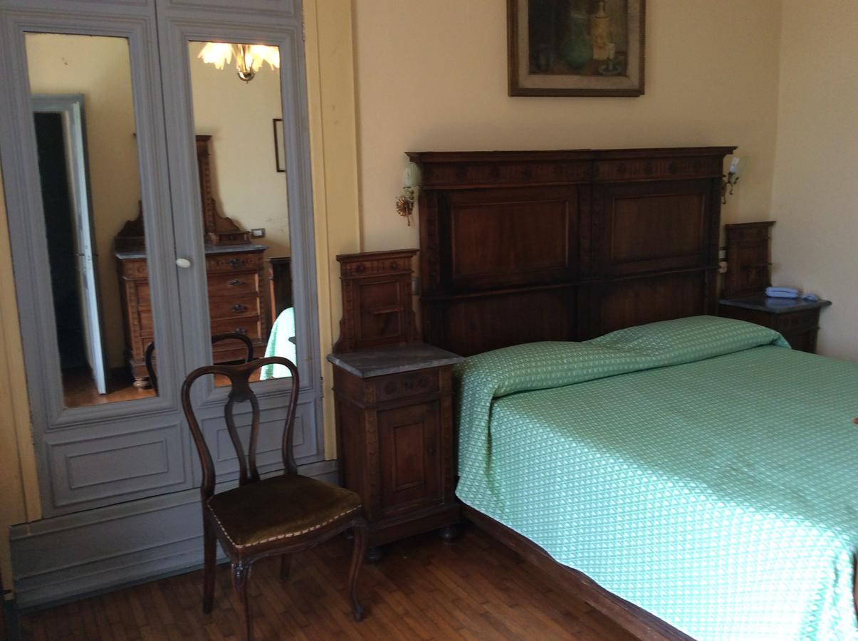 Hotel Villa Della Quercia แวร์บาเนีย ภายนอก รูปภาพ